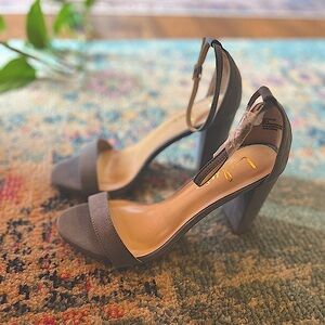 NWOT Lulu’s Suede Platform Ankle Strap High Heel Sandals